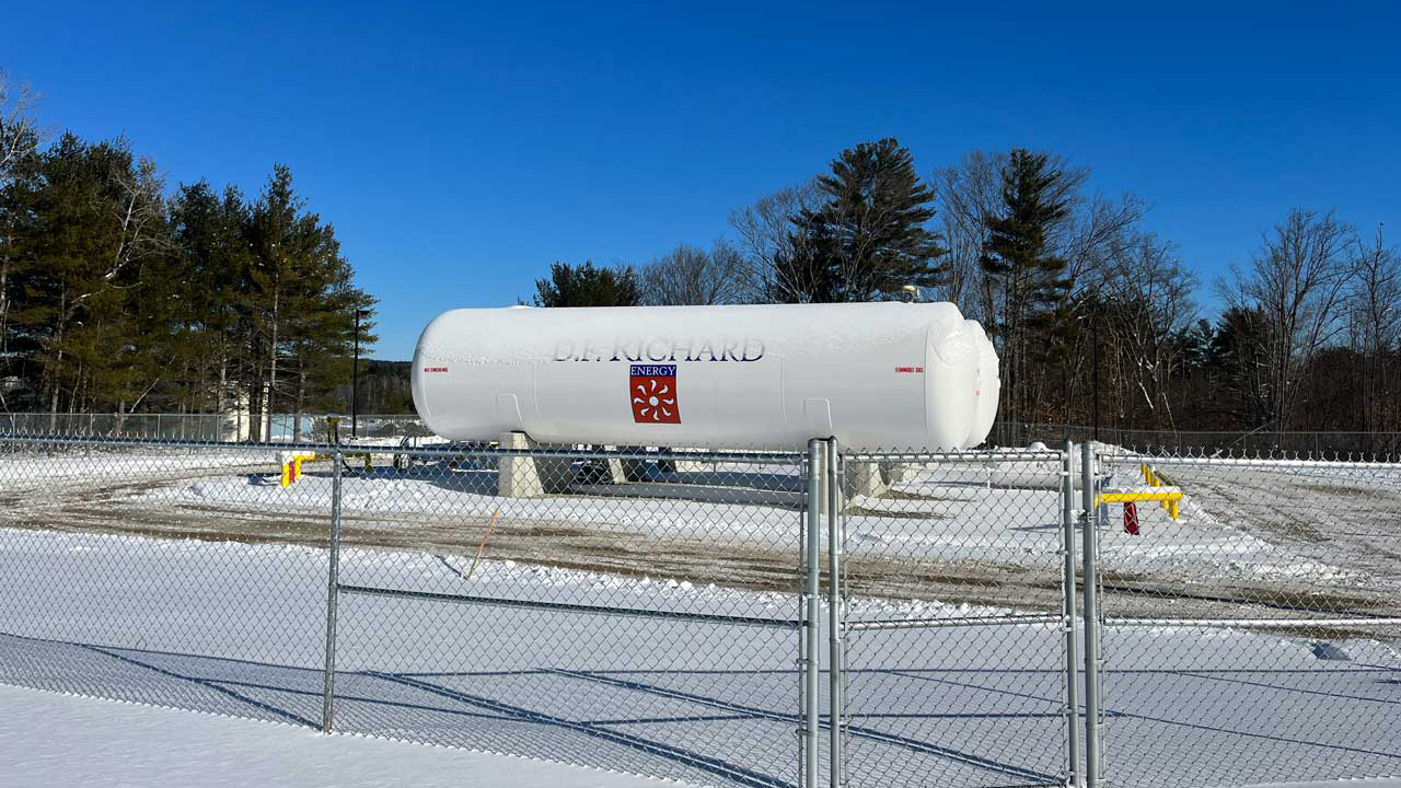 DF Richard Propane Tank in Winter